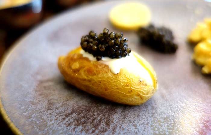 Cinq recettes montrent comment servir le caviar