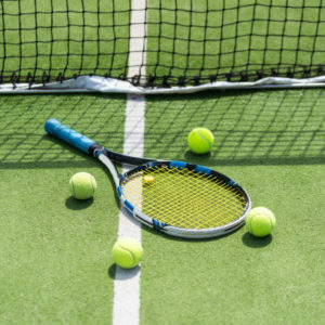 Quels bénéfices apporte une construction court de tennis gazon synthétique à Paris aux collectivités locales ?